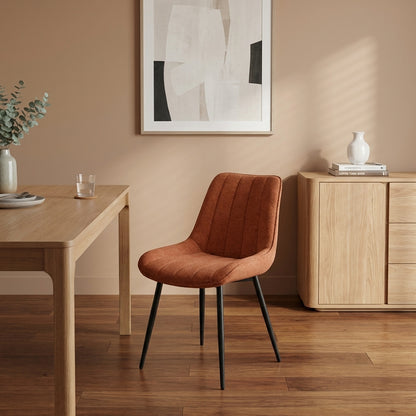 Design-Esszimmerstuhl "Aurelia" - Chenille-Stoff in Terracotta und schwarze Metallbeine
