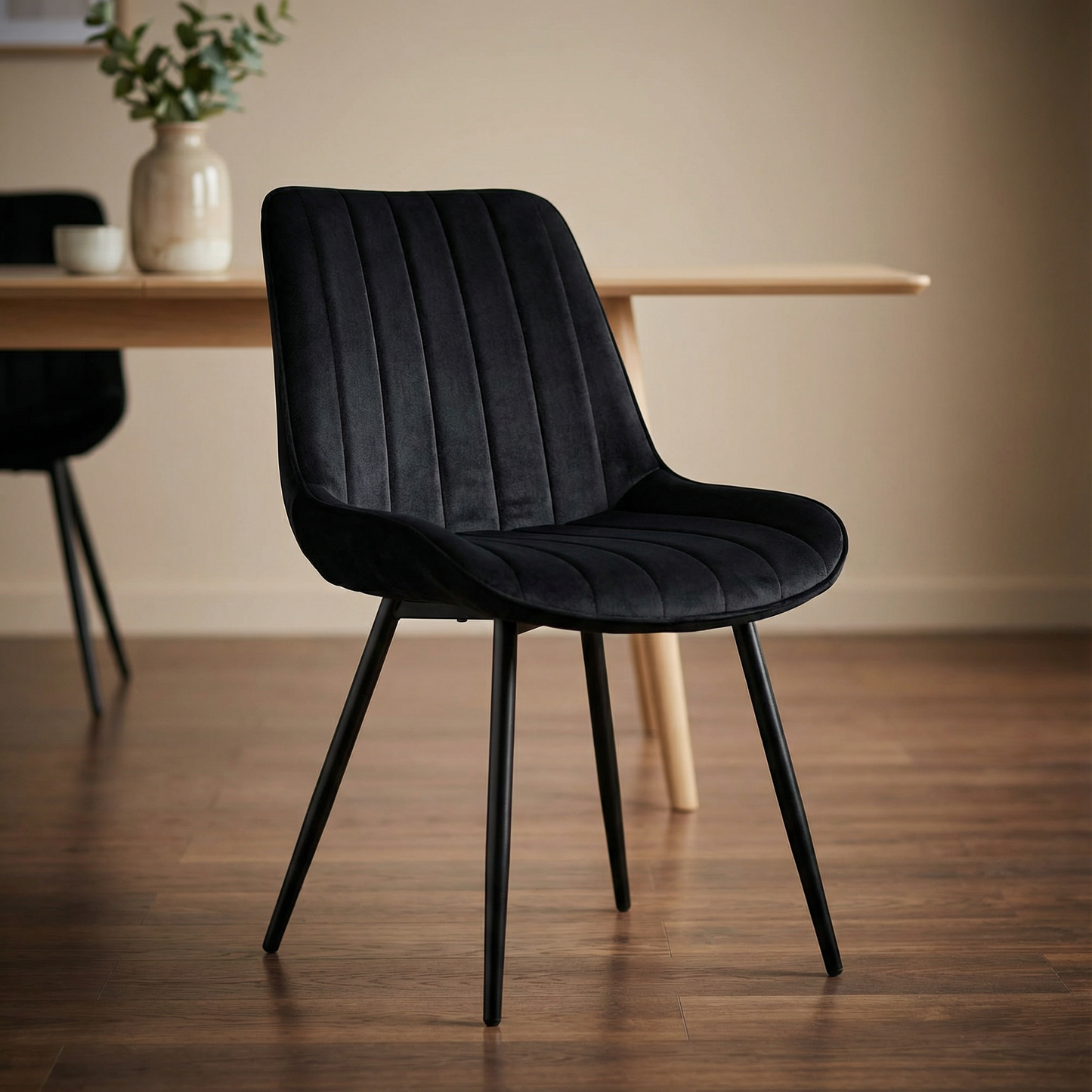 4er Set Esszimmerstühle Samt Schwarz – Extra Dicke Polsterung & Stabiles X-Gestell – Ergonomischer Schalenstuhl für Esszimmer & Küche – Skandi Design